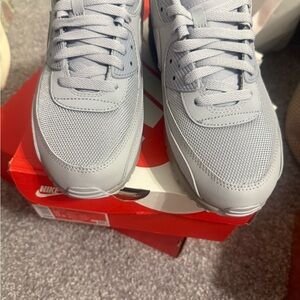 Nike Men's Light Gray Sneakers